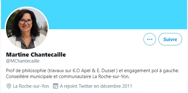 Photographie d'une élue municipale reprise d'un réseau social pour servir de caution à la vitrine.